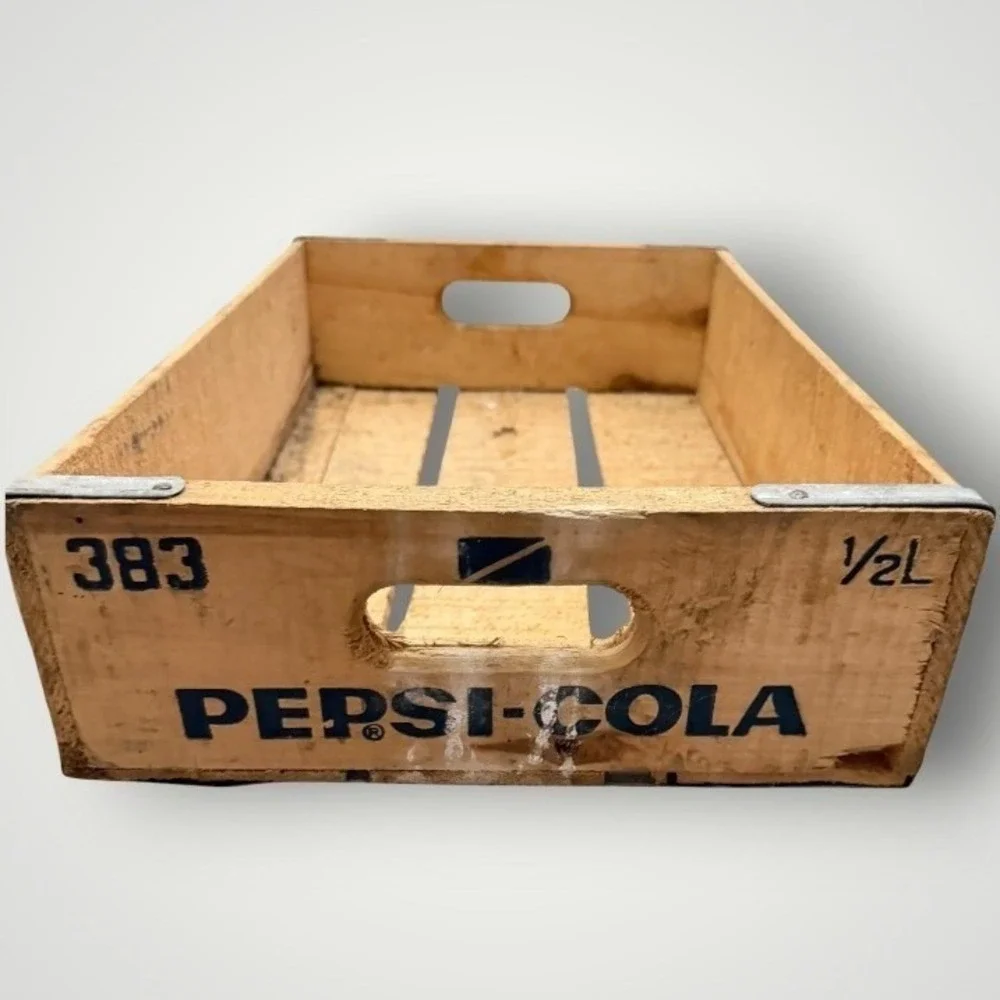 Pepsi Soda Vintage Crate Wood Red Blue Vintage Metal Corner 1/2L Americana Retro